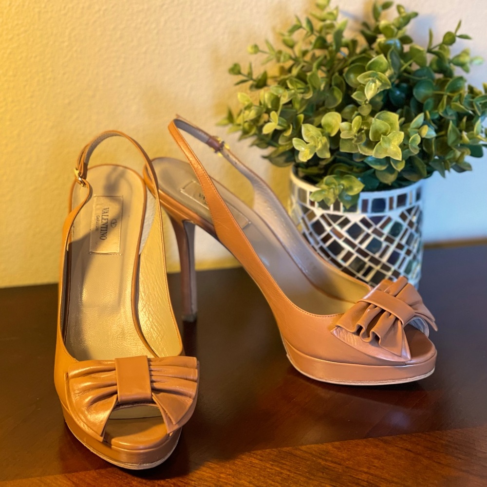 Valentino Camel Leather Heels size 39